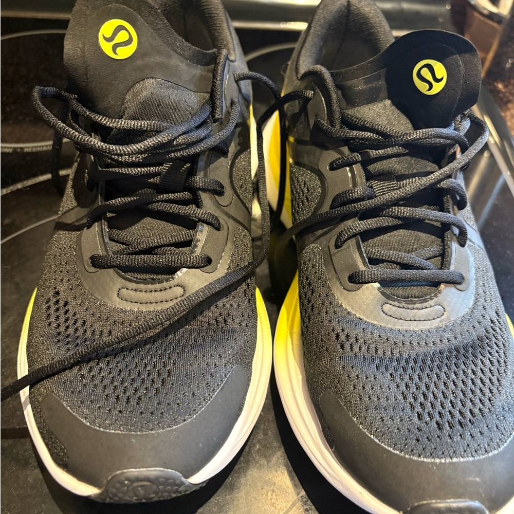 lululemon athletica BlissFeel Run Black White Athletic Shoes size 8.5